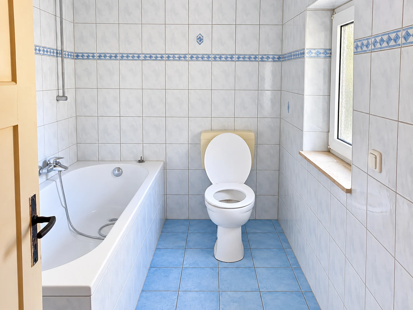 Badezimmer mit Badewanne