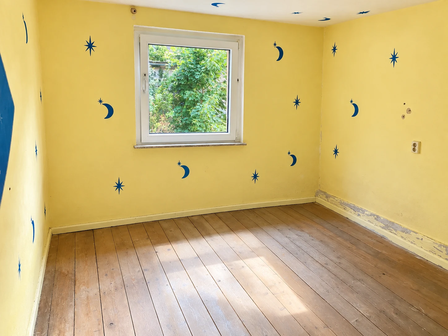 Zimmer mit Holzdielen